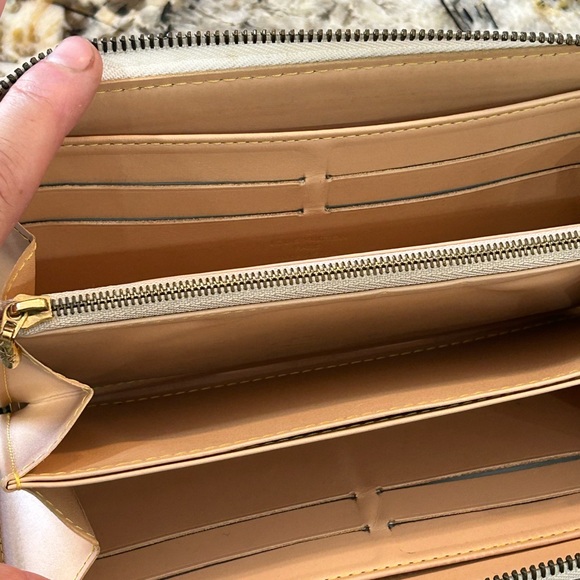 Authentic Rare Multicolour White Zippy Wallet - Picture 5 of 14